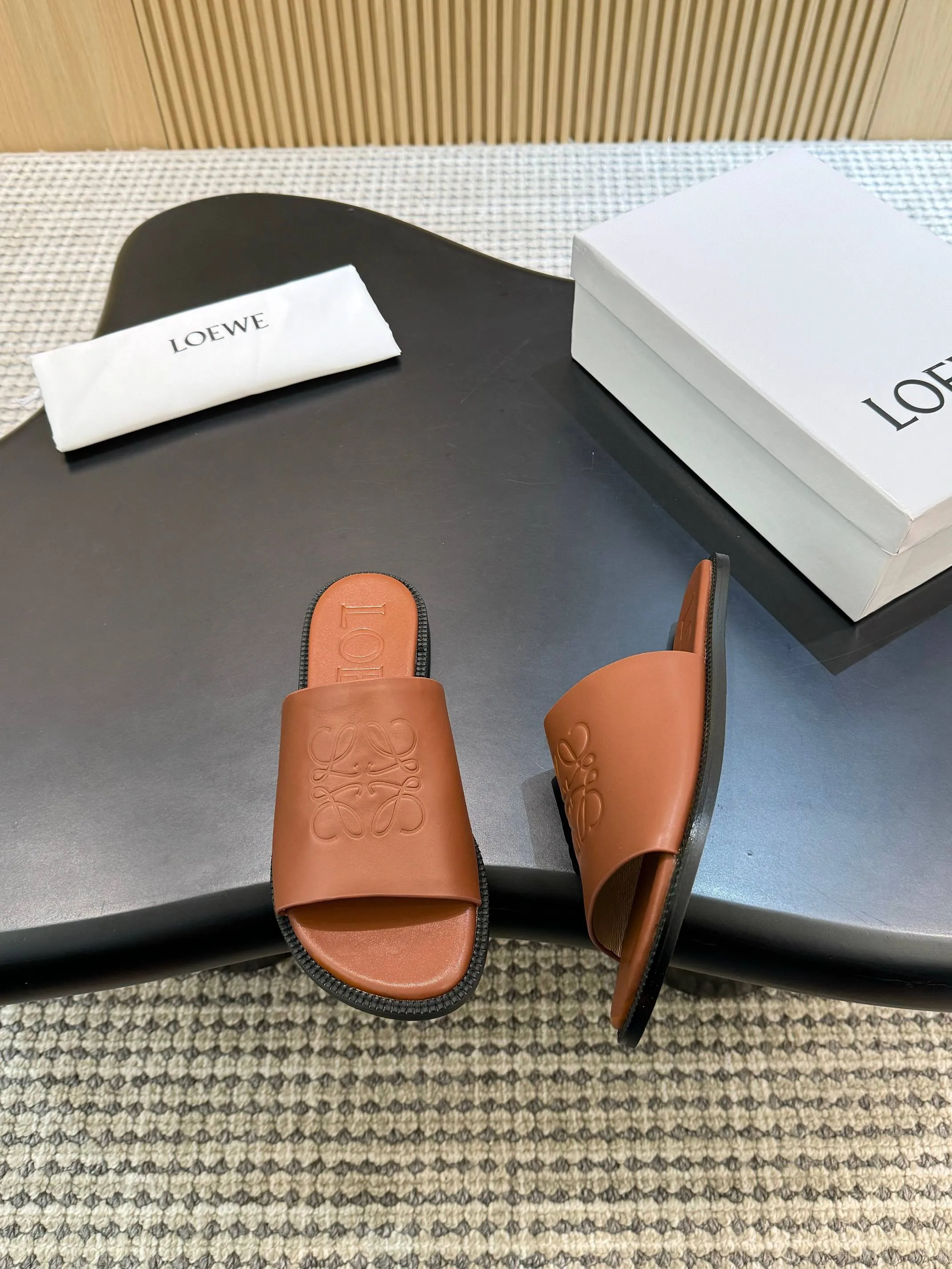 👟👟Ex-factory price 340👟👟 Genuine leather sole +40 LOEWE 25th spring and summer new style, same style for men and women, six colors to choose from. Code number:35-45